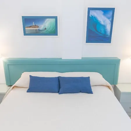 Apartamento Renovado Con Piscina, Garaje Y Vistas, Frente A La Playa De Caños De Meca.